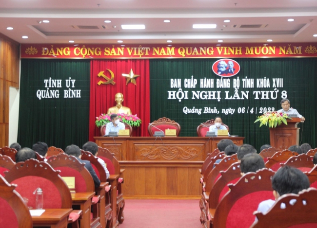 Cách chức Tỉnh ủy viên đối với Nguyên Giám đốc Sở Giáo dục và Đào tạo tỉnh Quảng Bình - Ảnh 2.