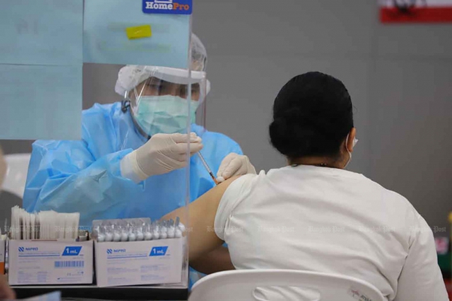 Thái Lan: Điều tra nguyên nhân các ca tử vong do COVID-19 dù đã tiêm đủ liều vaccine - Ảnh 1.