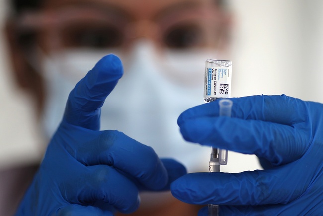 Vaccine cúm cũng có khả năng ngừa virus SARS-CoV-2 - Ảnh 1.