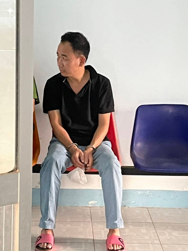 Khởi tố tài xế lái xe Mercedes tông người ở Bình Thuận tội Giết người - Ảnh 1.