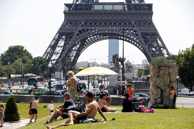 Pháp: Nắng nóng sớm bất thường và nỗi lo về an ninh lương thực - Ảnh 2.