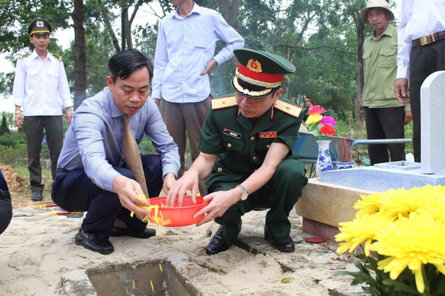 Quảng Trị truy điệu và an táng hài cốt liệt sĩ hy sinh tại nước Lào - Ảnh 3.