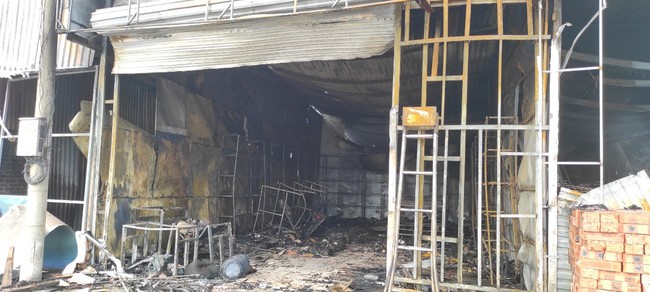 Hải Phòng: Cháy lớn thiêu rụi dãy hàng quán tại quận Hồng Bàng - Ảnh 4.