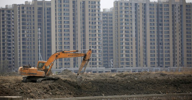 Trung Quốc hạ lãi suất chủ chốt nhằm vực dậy thị trường bất động sản - Ảnh 1.