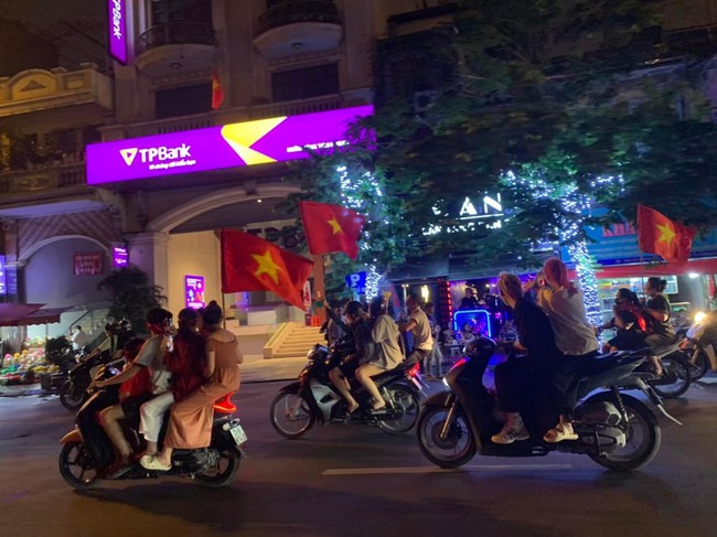 Hà Nội: Xử lý nhiều người điều khiển phương tiện quá khích mừng Đội tuyển U23 Việt Nam - Ảnh 1.