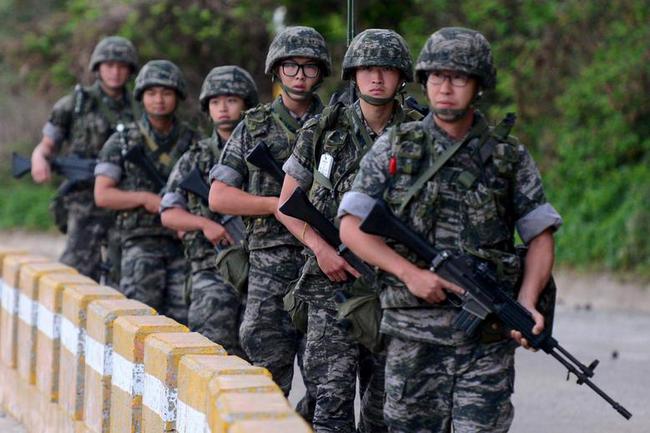 Quân đội Hàn Quốc đặt ở chế độ sẵn sàng cao nhất - Ảnh 1.