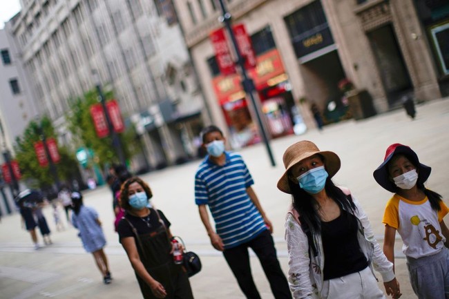 Thành phố Thượng Hải (Trung Quốc) nới lỏng các biện pháp chống dịch COVID-19 - Ảnh 1.
