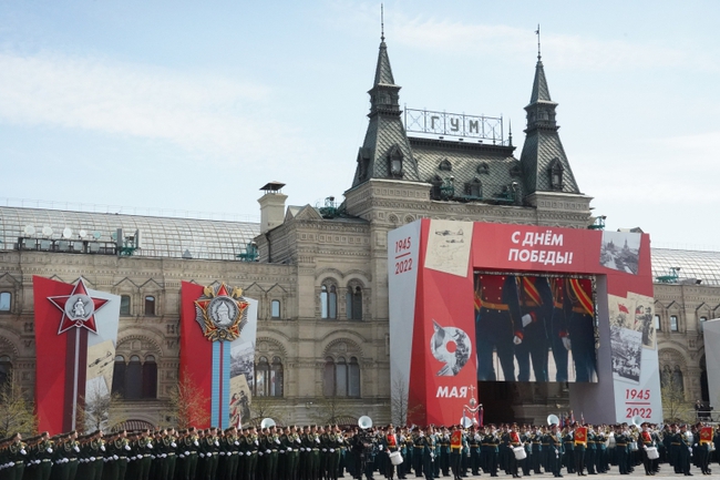 Người dân Nga phấn khởi kỷ niệm Ngày Chiến thắng 9/5 - Ảnh 2.