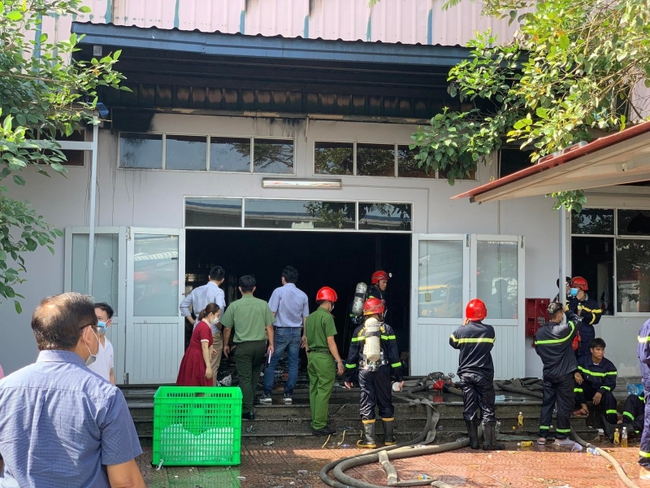 Đã dập tắt đám cháy lớn tại Công ty dệt may Scavi, tỉnh Thừa Thiên Huế - Ảnh 2.
