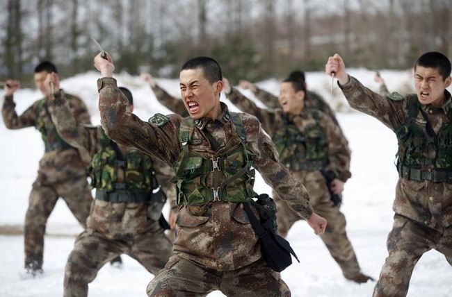 Quân đội Trung Quốc lần đầu tuyển hạ sĩ quan từ thí sinh dự thi đại học - Ảnh 2.