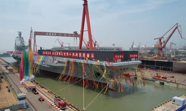 Trung Quốc hạ thủy tàu sân bay thứ ba, đặt tên là Phúc Kiến - Ảnh 2.