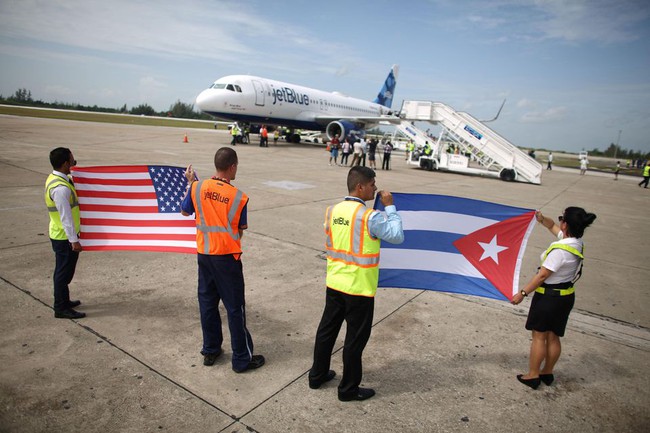 Mỹ gỡ bỏ hạn chế bay đối với Cuba - Ảnh 1.