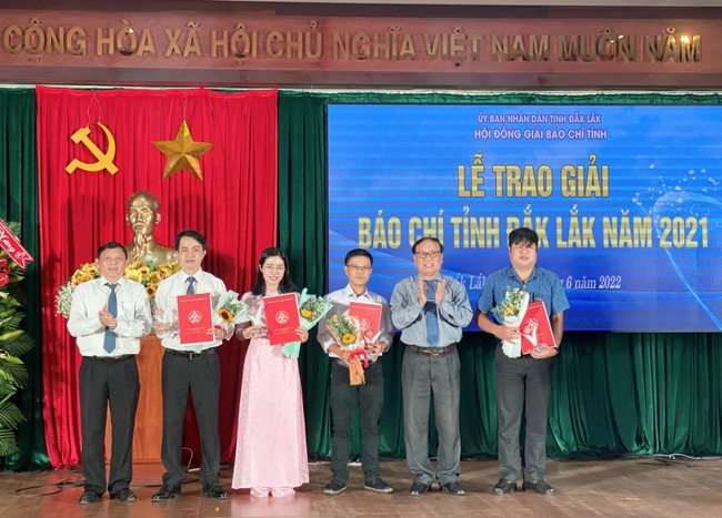 VOV Tây Nguyên đạt 7 giải Báo chí tỉnh Đắk Lắk năm 2021 - Ảnh 3.