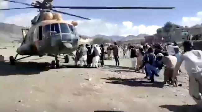 Động đất tại Afghanistan: Chính quyền Taliban tập trung mọi nguồn lực để hỗ trợ dân chúng - Ảnh 1.