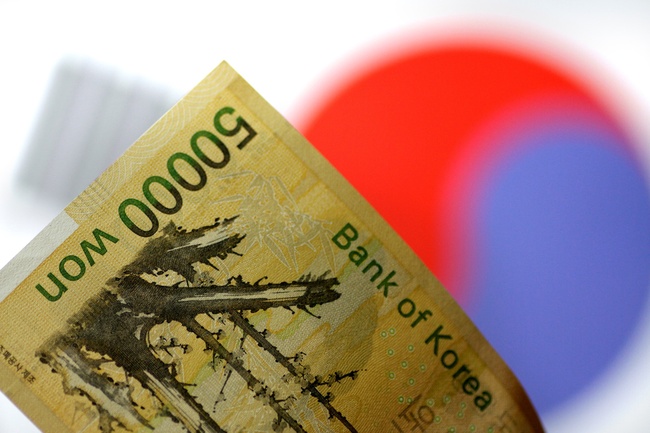 Tỷ giá đồng nội tệ Hàn Quốc rơi xuống mức thấp kỷ lục trong 13 năm - Ảnh 1.