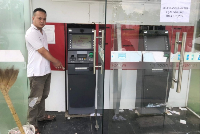 Long An: Phá trụ ATM trộm hơn 460 triệu đồng - Ảnh 1.