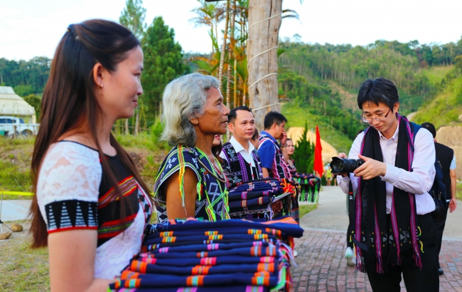 Bảo tồn văn hoá bản địa, du lịch miền núi Quảng Nam hứa hẹn hút khách quốc tế - Ảnh 2.