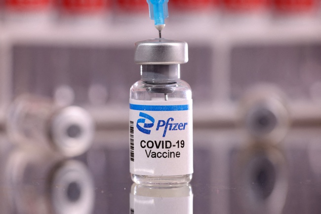 Vaccine Pfizer phiên bản cập nhật tạo ra phản ứng miễn dịch mạnh hơn với biến thể Omicron - Ảnh 1.