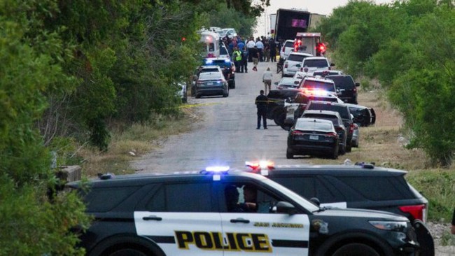 Phát hiện ít nhất 40 người chết trong thùng xe kéo ở Texas, Mỹ - Ảnh 1.
