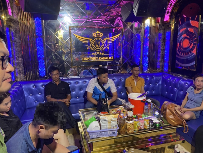 Quảng Ninh: Triệt phá ổ nhóm 'bay lắc' trong quán karaoke - Ảnh 1.