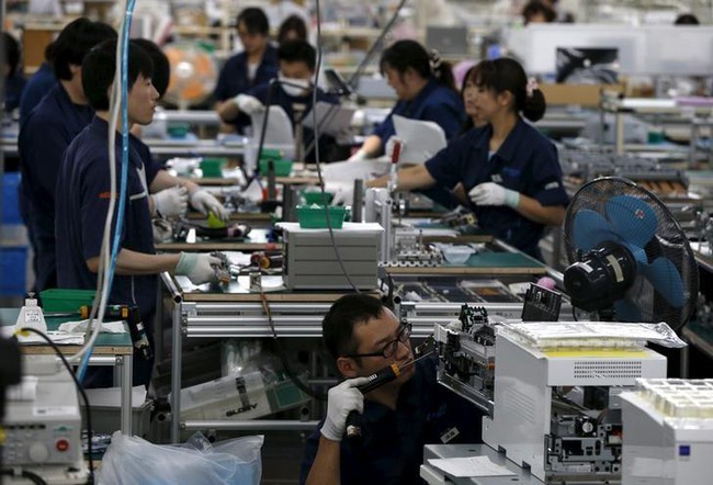 Nhật Bản cân nhắc tăng lương tối thiểu cho người lao động - Ảnh 1.