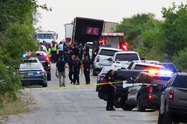 Vụ người di cư tử vong trong xe thùng đầu kéo tại Mỹ: Mexico và Mỹ hợp tác điều tra - Ảnh 1.