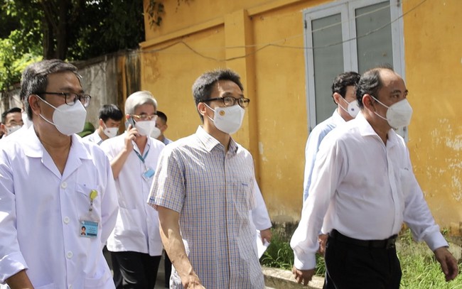 Phó Thủ tướng Vũ Đức Đam trực tiếp kiểm tra công tác phòng chống sốt xuất huyết tại TP. Hồ Chí Minh - Ảnh 1.