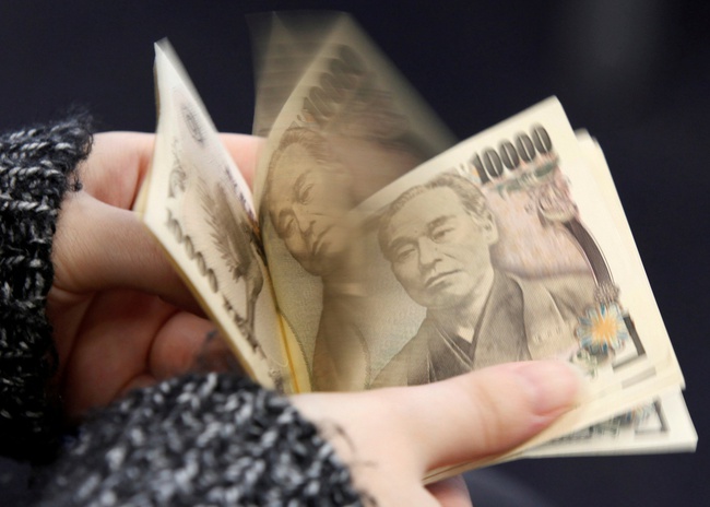 Đồng yen lại giảm xuống mức thấp nhất trong hơn 20 năm - Ảnh 1.