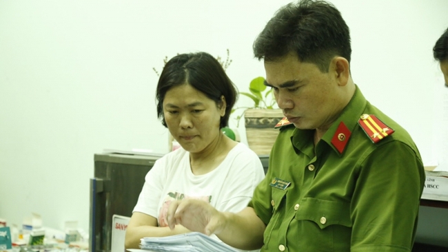 Phó Giám đốc Trung tâm Y tế ở Bình Dương bị bắt tạm giam liên quan đến Việt Á - Ảnh 2.