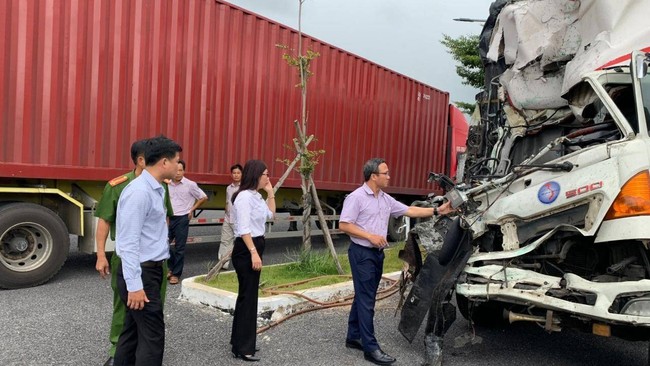 Tai nạn đặc biệt nghiêm trọng ở Khánh Hòa: Xe tải chở quá tải, lái xe có dấu hiệu vi phạm nồng độ cồn - Ảnh 1.