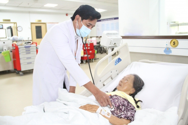 Bạc Liêu: Cứu sống cụ bà 88 tuổi bị chảy máu cấp trong ổ bụng do vỡ u gan - Ảnh 2.