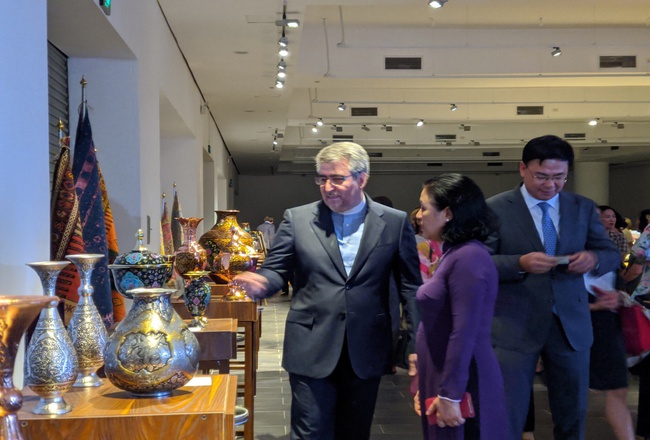 Khai mạc triển lãm 'Di sản nghệ thuật Iran, cái nôi của nền văn minh' - Ảnh 8.
