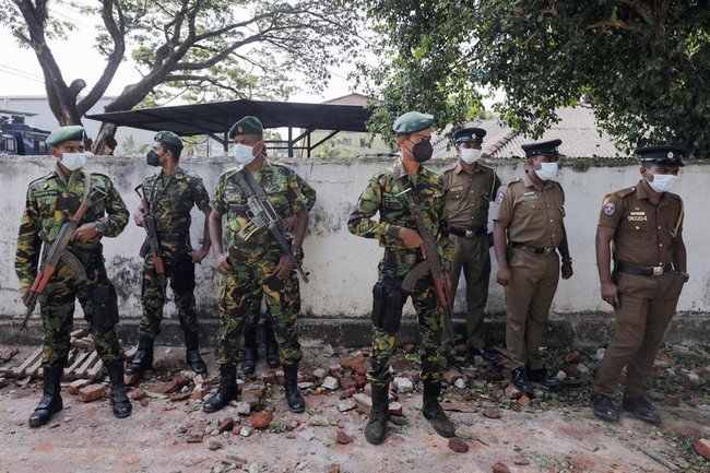 Tổng thống tạm quyền Sri Lanka ban bố lệnh giới nghiêm - Ảnh 1.