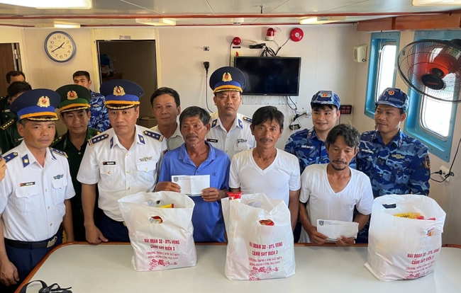 4 ngư dân tàu cá Bình Thuận được cứu sống sau nhiều ngày chỉ uống nước biển và nước mưa - Ảnh 4.