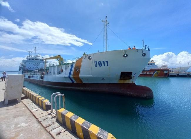 4 ngư dân tàu cá Bình Thuận được cứu sống sau nhiều ngày chỉ uống nước biển và nước mưa - Ảnh 2.