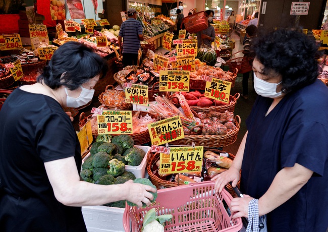 Lạm phát ở Nhật Bản tăng mạnh nhất trong 7 năm - Ảnh 1.