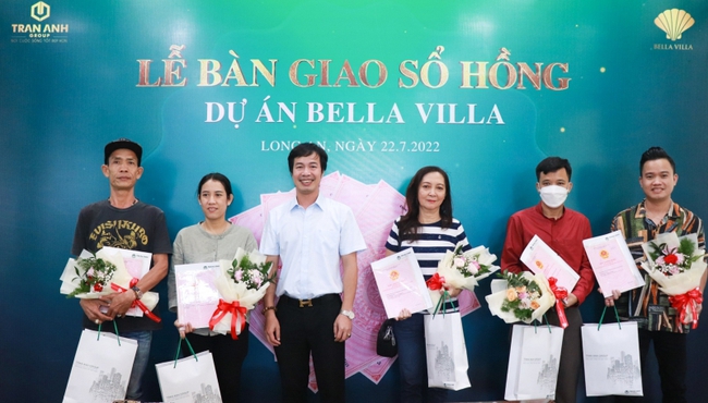 Trần Anh Group chính thức bàn giao sổ hồng dự án Bella Villa - Ảnh 1.
