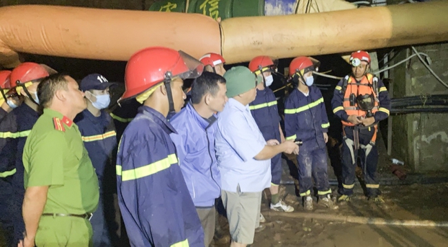 Nỗ lực giải cứu công nhân bị lũ cuốn trôi vào hầm thủy điện ở Điện Biên - Ảnh 6.