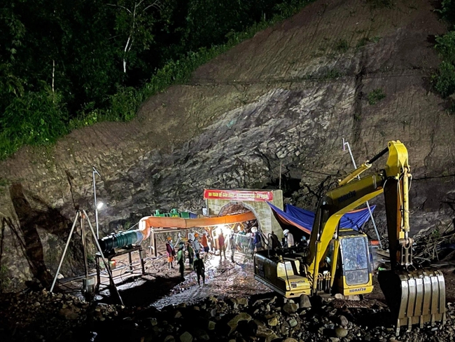 Tìm thấy thi thể công nhân bị lũ cuốn vào hầm thủy điện ở Điện Biên - Ảnh 1.