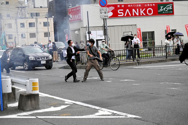 Cảnh sát Nhật Bản làm rõ động cơ của đối tượng tấn công cựu Thủ tướng Abe Shinzo - Ảnh 1.