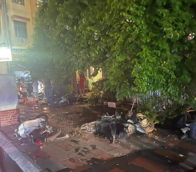 Tai nạn liên hoàn trên phố Tam Bạc (Hải Phòng), nhiều người bị thương - Ảnh 1.