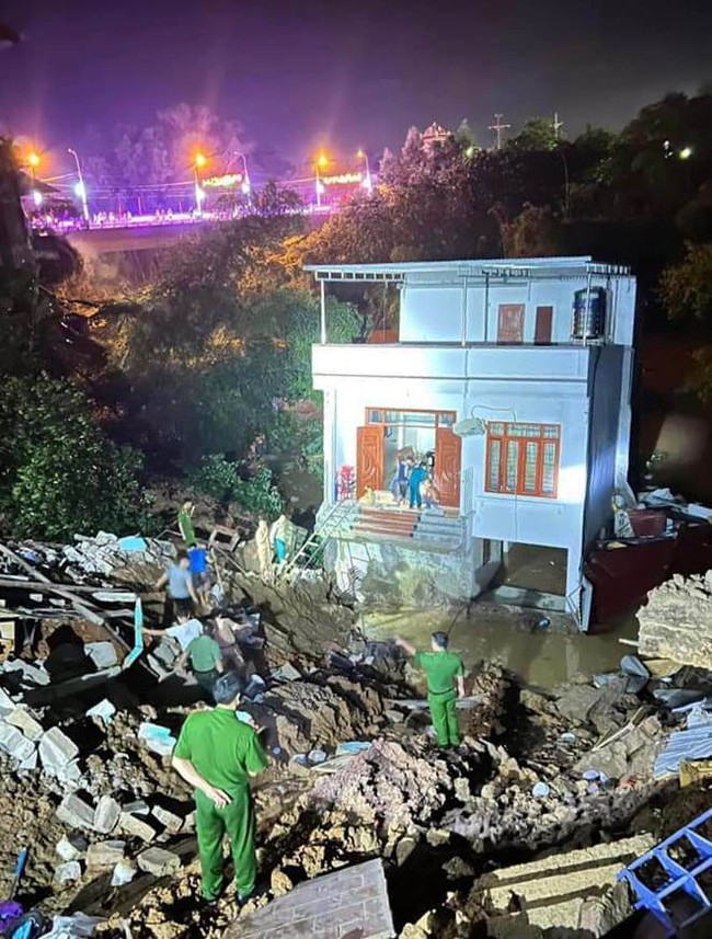 Lạng Sơn: 3 ngôi nhà đổ sập xuống sông trong đêm - Ảnh 4.