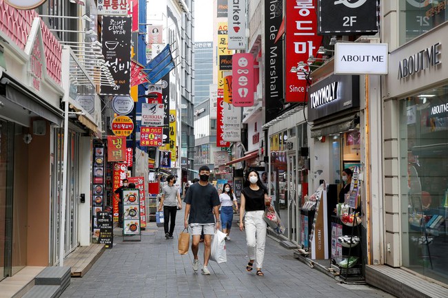 Kinh tế Hàn Quốc dự báo tăng trưởng chậm do chi tiêu tiêu dùng và đầu tư giảm - Ảnh 1.