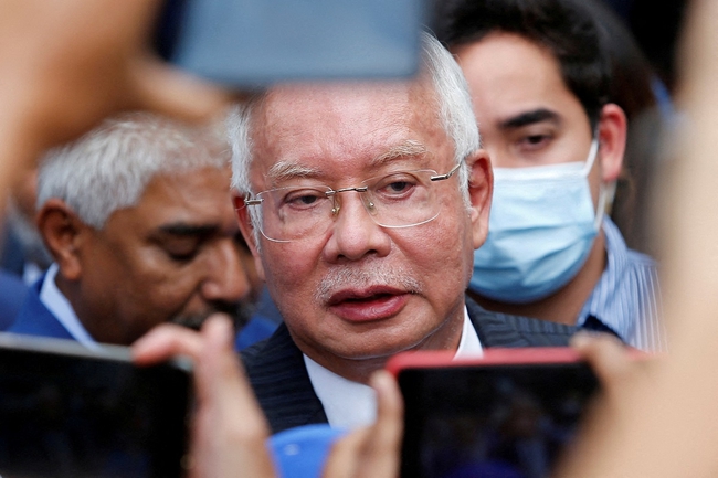 Người dân Malaysia hài lòng với phán quyết đối với cựu Thủ tướng Najib Razak - Ảnh 1.