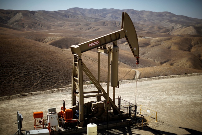 Giá dầu thế giới tiếp tục tăng do lo ngại về nguồn cung - Ảnh 1.