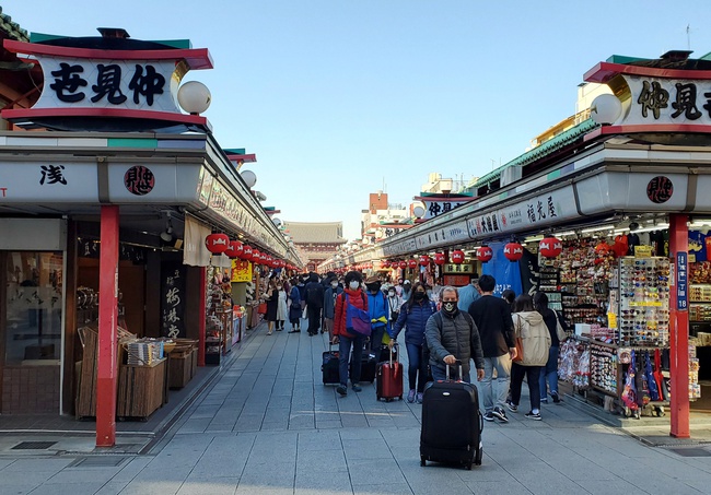 Nhật Bản nâng giới hạn người nhập cảnh và mở cửa hơn nữa cho khách du lịch nước ngoài - Ảnh 1.
