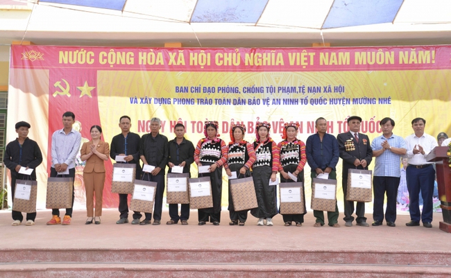 Điện Biên tổ chức Ngày hội toàn dân bảo vệ an ninh Tổ Quốc nơi biên giới Sín Thầu - Ảnh 3.