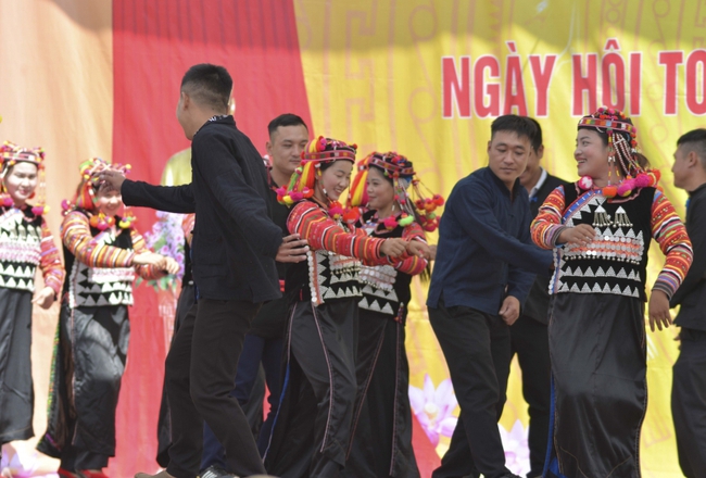 Điện Biên tổ chức Ngày hội toàn dân bảo vệ an ninh Tổ Quốc nơi biên giới Sín Thầu - Ảnh 2.