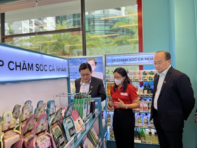 Phó Thủ tướng Singapore thăm cửa hàng WIN của Tập đoàn Masan - Ảnh 5.