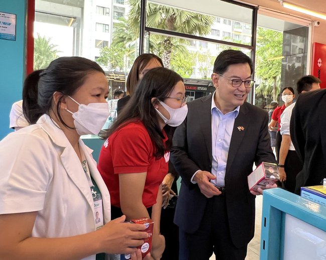 Phó Thủ tướng Singapore thăm cửa hàng WIN của Tập đoàn Masan - Ảnh 4.
